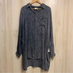 Everleigh Gray Textured Button Down Blouse Size Small